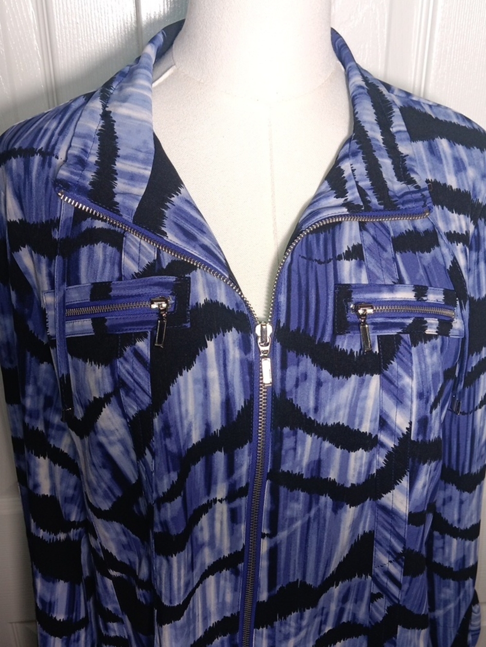 Chico’s Zenergy Purple Abstract Tie Dye Zip Up Jacket EUC - Size 1 / US 8 Med - Picture 8 of 13